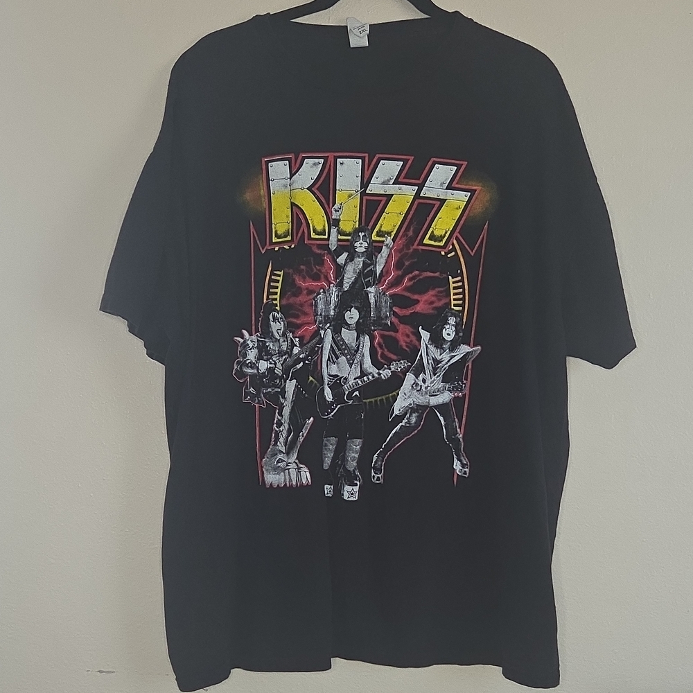 Kiss Black Tee with Red and White Logo